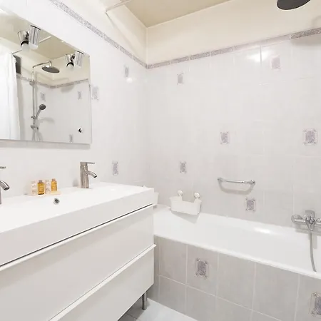 Veeve - Trendy South Pigalle Lejlighed
